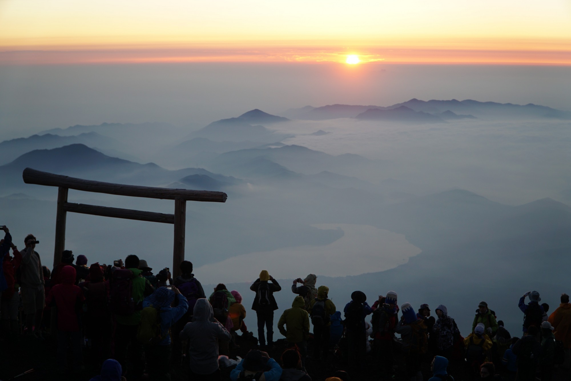 日本富士山登頂與五湖單車環湖5日遊